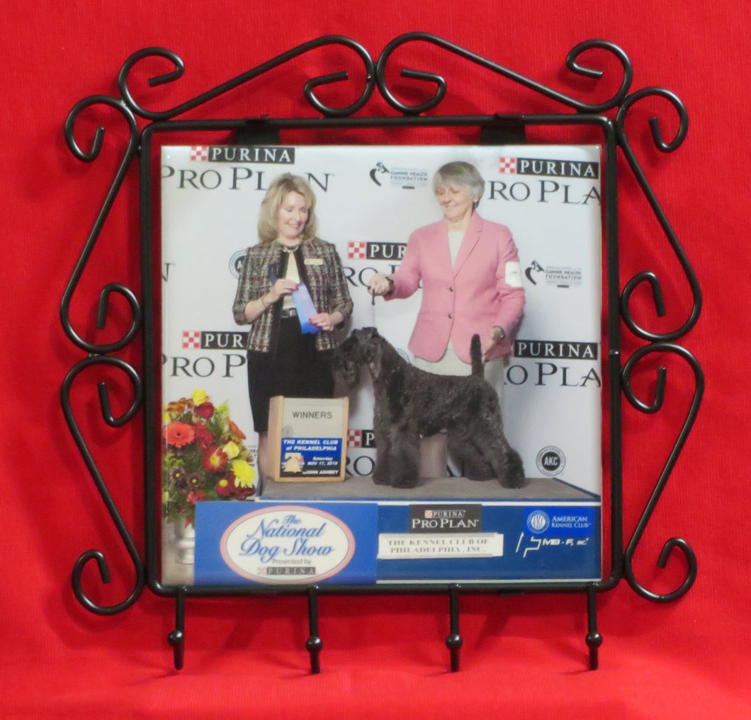 Key rack with personalized tile insert